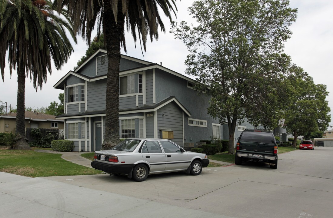 132-138 12th Ave in Upland, CA - Building Photo