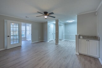 Summerlyn Place in Burlington, NC - Foto de edificio - Interior Photo