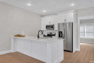 717 S Henderson St in Bloomington, IN - Building Photo - Building Photo