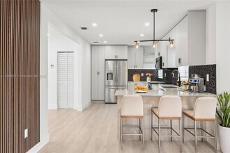 2550 Adams St in Hollywood, FL - Building Photo - Building Photo