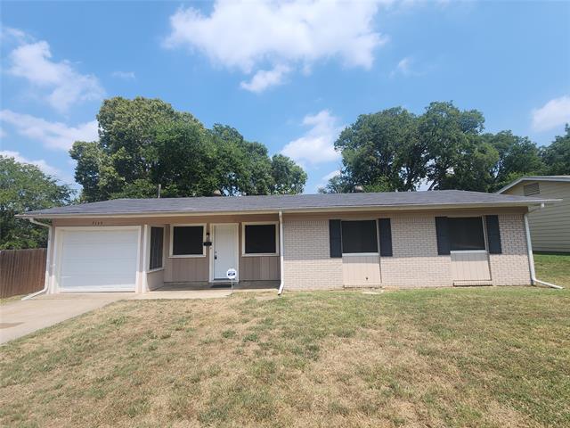 7359 Hightower St in Fort Worth, TX - Foto de edificio