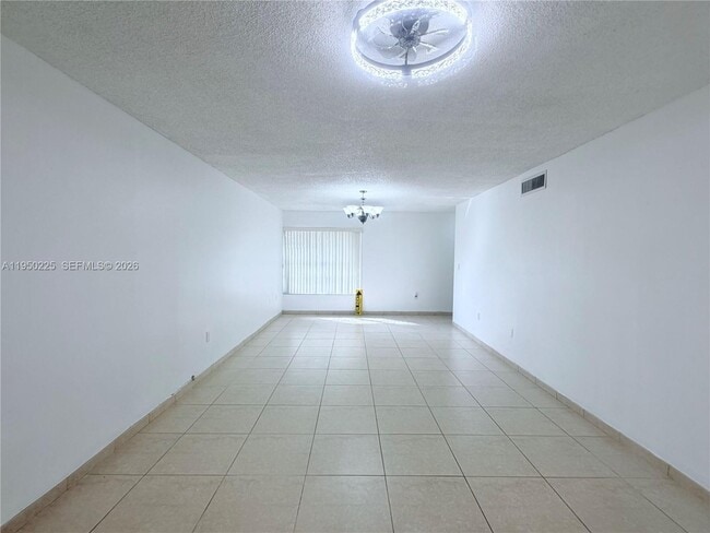 5785 W 16th Ln in Hialeah, FL - Building Photo - Building Photo