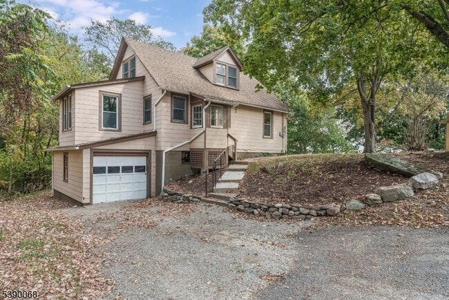 10 Summit Ave in Newton, NJ - Building Photo - Building Photo
