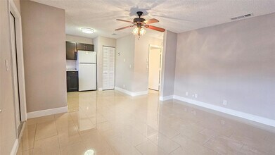 416 Lakeside Dr in Margate, FL - Building Photo - Building Photo