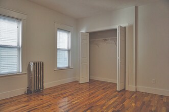 39 Bradley St, Unit 1 in Somerville, MA - Foto de edificio - Building Photo