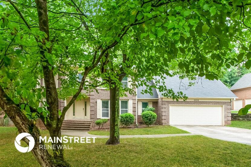 6806 Van De Rohe Dr in Charlotte, NC - Building Photo