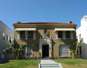 1135 N New Hampshire Ave in Los Angeles, CA - Building Photo - Building Photo