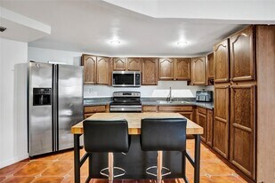 1000 Parkview Dr, Unit 412 in Hallandale Beach, FL - Building Photo