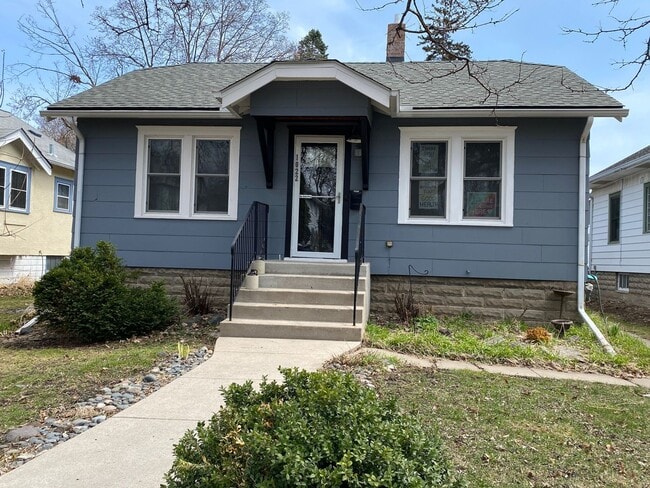 property at 1022 20th Ave SE