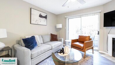 934 Garden Walk Blvd in Atlanta, GA - Foto de edificio - Building Photo
