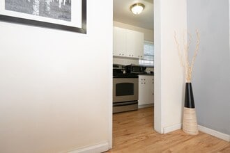 5405 Fifth Avenue in Pittsburgh, PA - Building Photo - Interior Photo