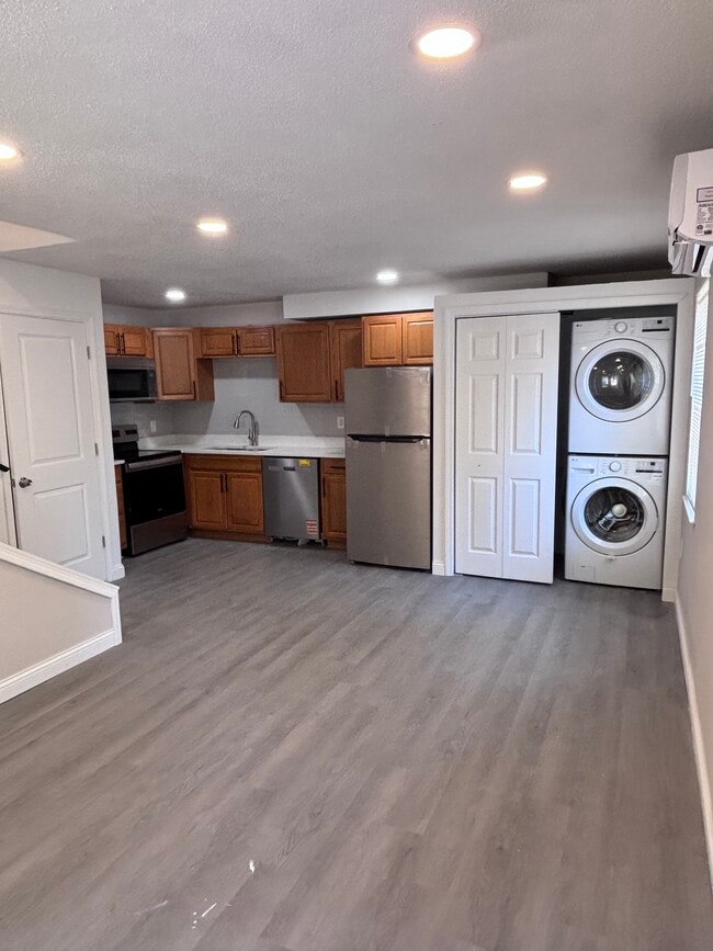 710 W College St, Unit 1