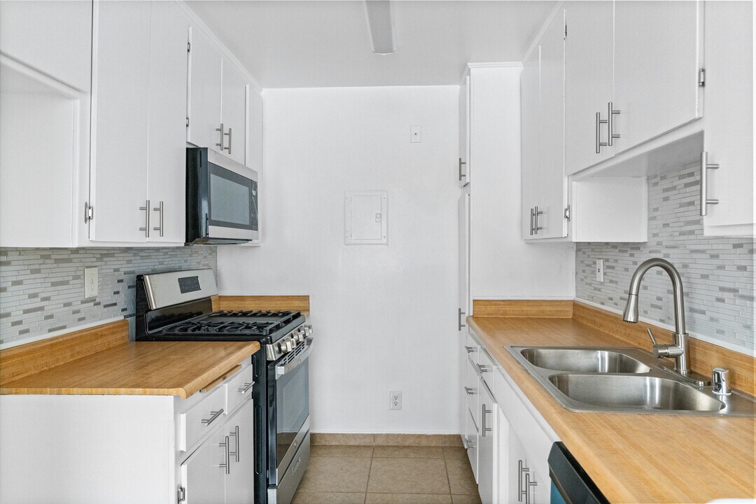 Burbank Villas in Sherman Oaks, CA - Foto de edificio