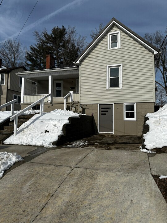 225 Kenwood St in Marietta, OH - Building Photo