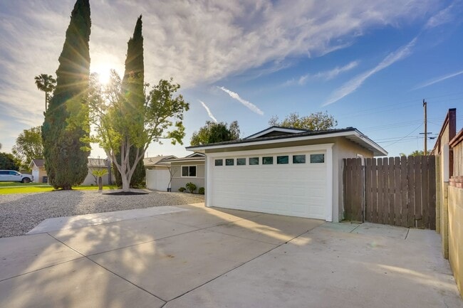 3901 W Compton Ave in Orange, CA - Building Photo - Building Photo