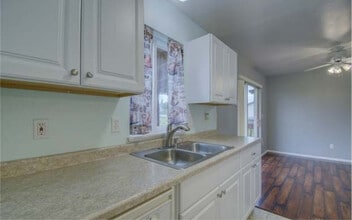 1641 Bowmont Ave, Unit 1641 Bowmont Ave in Kelso, WA - Foto de edificio - Building Photo