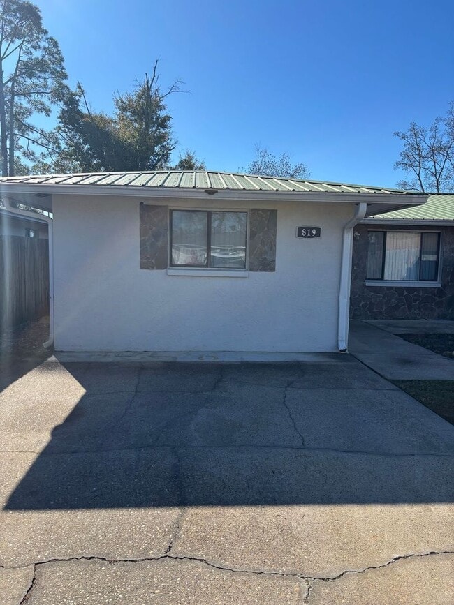 819 Bradley Cir in Lynn Haven, FL - Building Photo - Building Photo