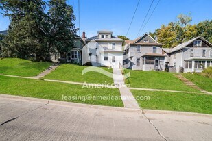 741 25th St in Moline, IL - Building Photo