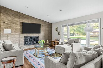 1515 Vivian Ln in Louisville, KY - Building Photo - Building Photo