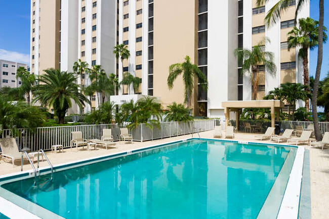 1901 Clifford St, Unit 603 in Ft. Myers, FL - Building Photo - Building Photo