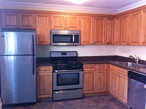 The Niche at Roman Gardens in Lindenhurst, NY - Building Photo - Building Photo