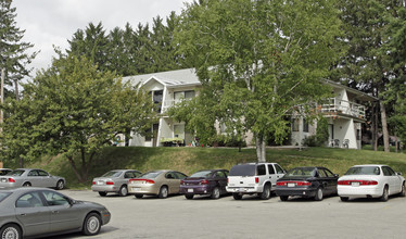 Tall Pines Apartments in Green Bay, WI - Building Photo - Building Photo