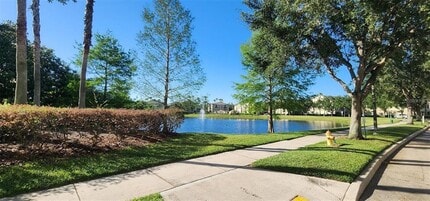 2316 Grand Central Pkwy in Orlando, FL - Building Photo - Building Photo