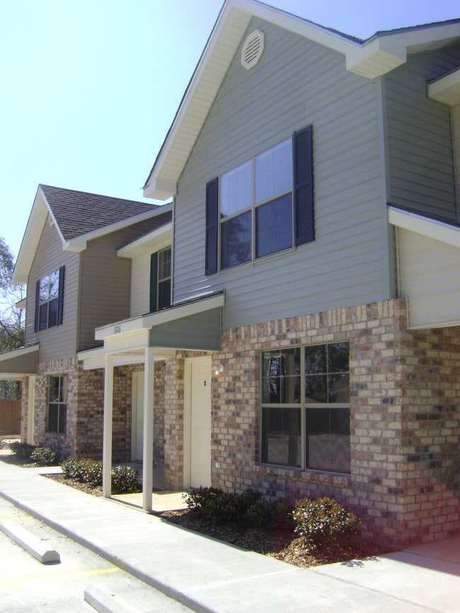 43087 W Pleasant Ridge Rd in Hammond, LA - Foto de edificio - Building Photo