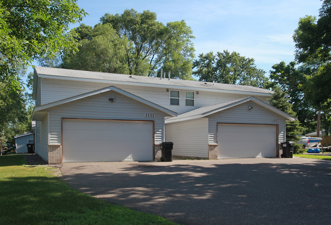 5601-5607 4th St NE in Fridley, MN - Building Photo