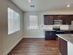 108 Market St in Henderson, NV - Building Photo - Building Photo