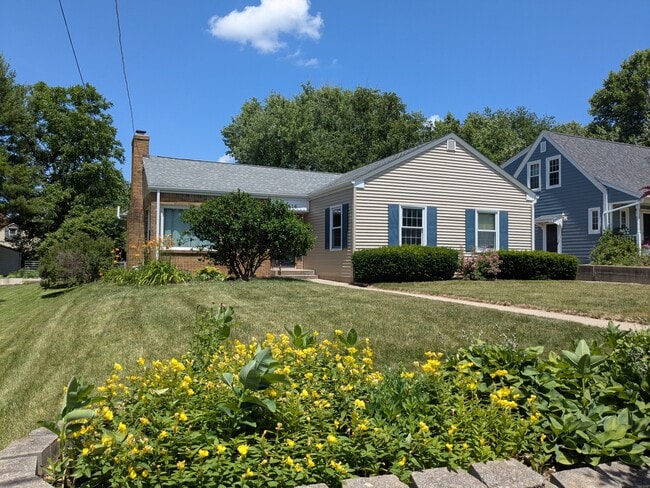 property at 2416 Burrmont Rd
