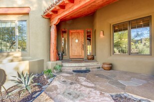 5909 E Sentinel Rock Rd in Cave Creek, AZ - Building Photo - Building Photo