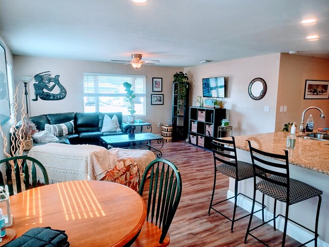 12080 Moss Dr in Ft. Myers, FL - Foto de edificio - Building Photo