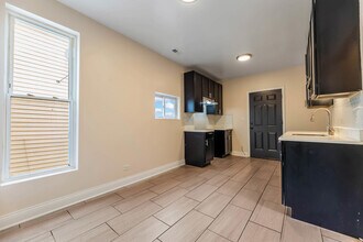 6833 S Champlain Ave in Chicago, IL - Building Photo - Building Photo