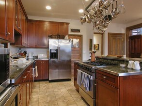2052 N Cleveland Ave, Unit 1 in Chicago, IL - Building Photo - Building Photo