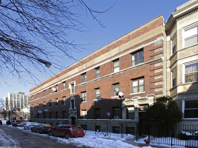 821 W Montrose Ave in Chicago, IL - Building Photo - Building Photo