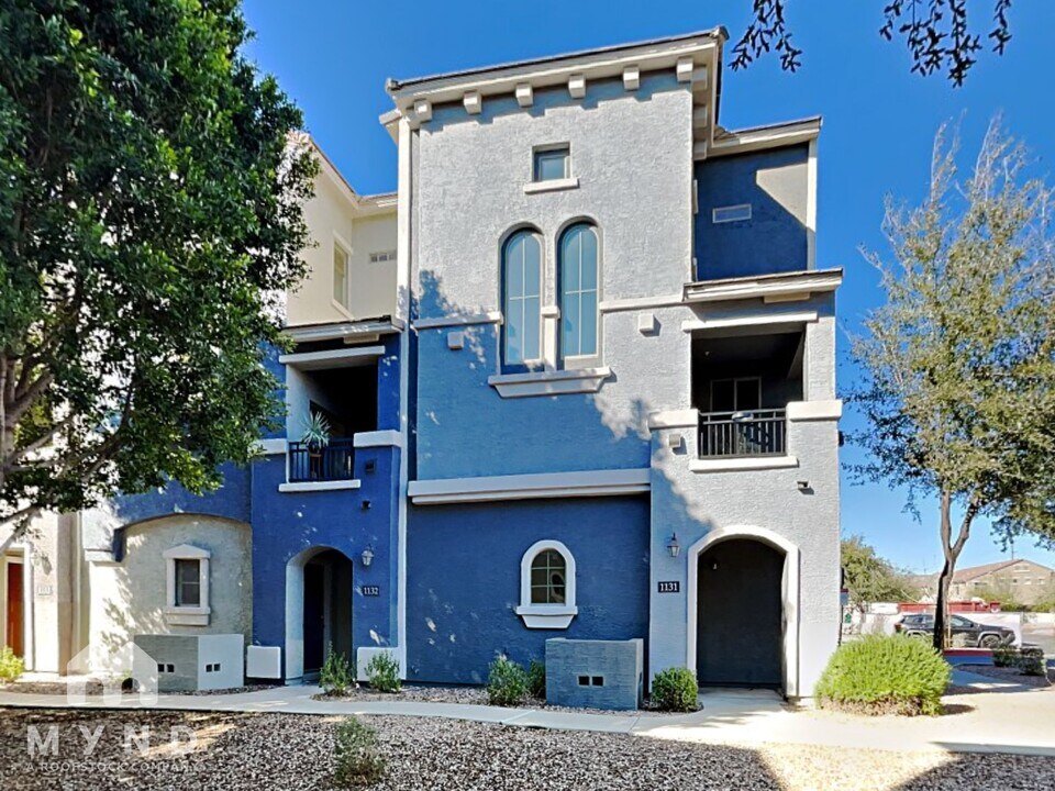 2401 E Rio Salado Pkwy in Tempe, AZ - Building Photo