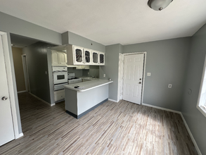 7819 Jeffries Ave in Cleveland, OH - Foto de edificio - Building Photo