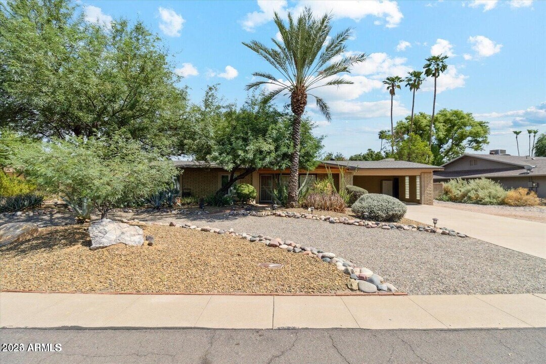 5838 E Cochise Rd in Paradise Valley, AZ - Building Photo