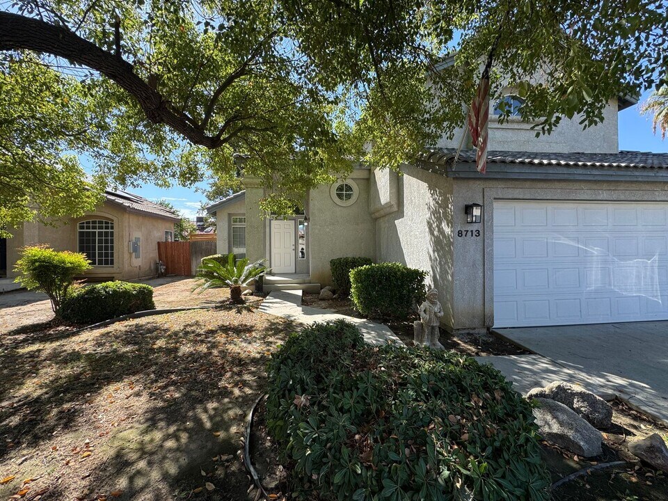 8713 Willow Spring Ct in Bakersfield, CA - Building Photo