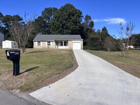 415 Sterling Rd in Jacksonville, NC - Building Photo