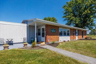 Spring Meadows in Romulus, NY - Foto de edificio - Building Photo