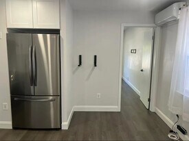 709 Collfield Ave in Staten Island, NY - Building Photo