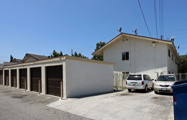 2060 S Haster St in Anaheim, CA - Building Photo - Building Photo