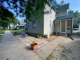 340 15th Ave NE, Unit 2nd floor in Minneapolis, MN - Building Photo