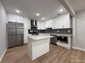 115 Forest Dr in Piscataway, NJ - Building Photo - Building Photo