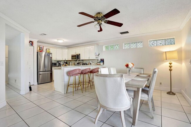 property at 3385 Seabreeze Ln