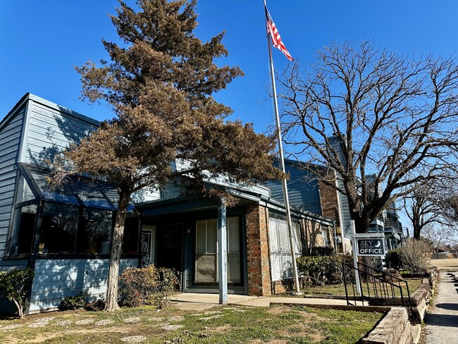 Avalon of Lawton in Lawton, OK - Foto de edificio - Building Photo