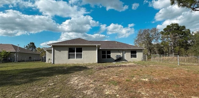 13066 Painted Bunting Ave in Weeki Wachee, FL - Foto de edificio - Building Photo