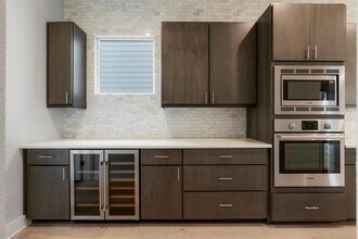 6008 Florencia Ln in Austin, TX - Building Photo - Building Photo